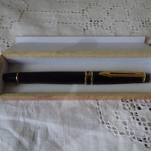 Vintage Waterman Expert II fountain pen with stainless steel nib complete in a wooden case