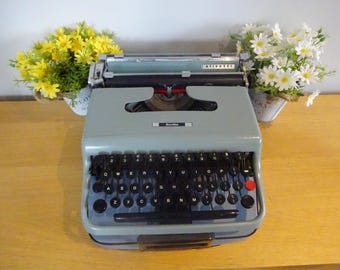 OLIVETTI LETTERA 32 タイプライター、オリジナルのティールカラーが