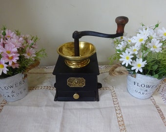 Vintage coffee grinder E . Siddaway &Sons England in fantastic condition