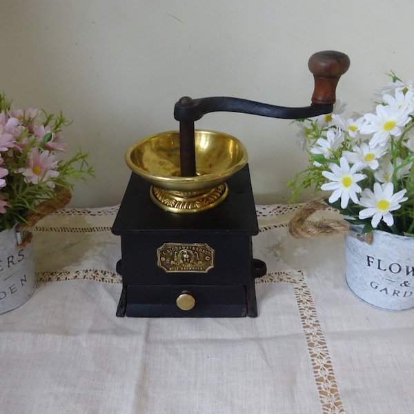 Vintage coffee grinder E . Siddaway &Sons England in fantastic condition