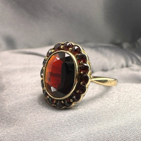 Antique 14k Gold Garnet Ring, US Size 8 1/2 (EU size 58)