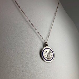 Ciondolo con monogramma in argento antico, ciondolo con monogramma austriaco 'EW' immagine 2