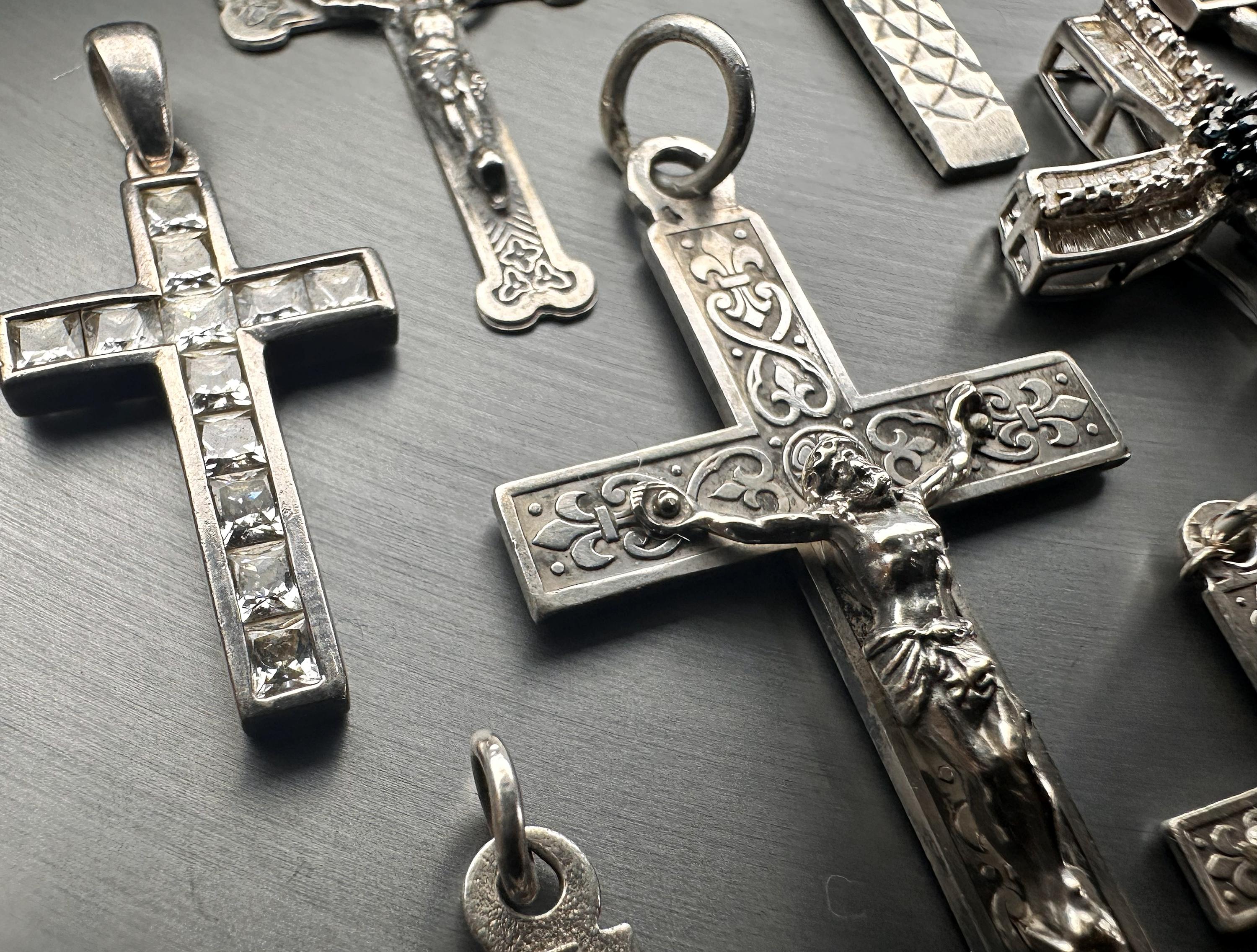 Pendentif croix baroque, breloque, charm, religieux, - Un grand marché