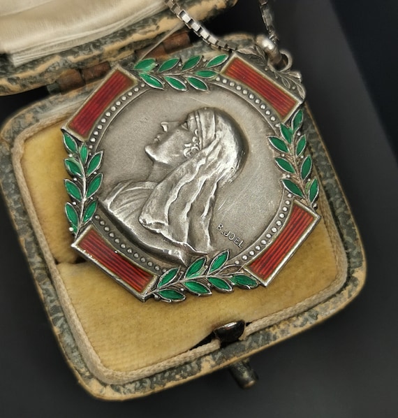Véritable ancien pendentif - France