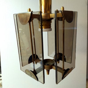 Hanglamp in messing lantaarnstijl uit de jaren 50.