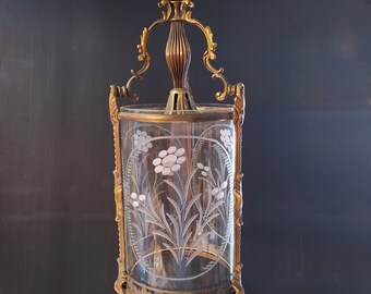 Lampe à suspension ronde en laiton et verre soufflé des années 1950.