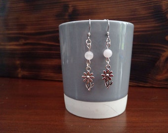 Flower earrings with rose quartz beads.