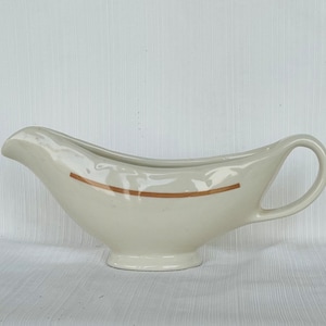 Homer Laughlin gravy boat/ vintage gravy boat/ gravy boat