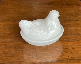 Milk glass hen on a nest/ small hen on a nest/small white milk glass hen on a nest