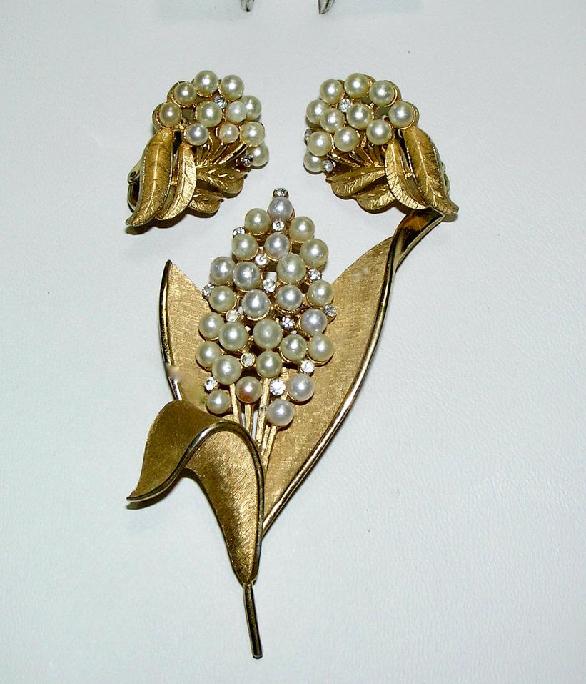 Vintage Trifari Brooches - Etsy