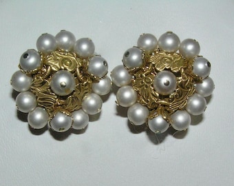 Broche Trifari Vintage - Métal Argenté, émail Bleu Clair Et Pierre Rose, Occasion