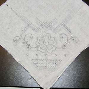 Perfect for a Bride/Wedding!  Gorgeous Vintage White Linen Handkerchief/Hankie with Stunning Embroidery