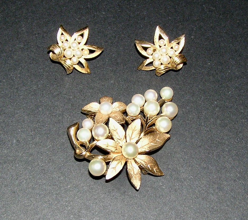 トリファリ　ブローチ＆イヤリングセット Trifari brooch - Etsy 日本