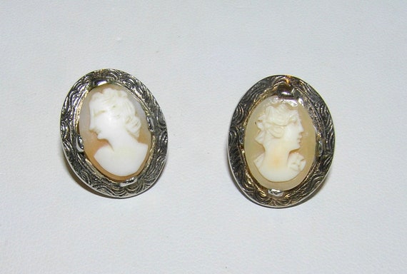 Signed CORO Lovely L and R Facing Shell Cameo Ear… - image 1