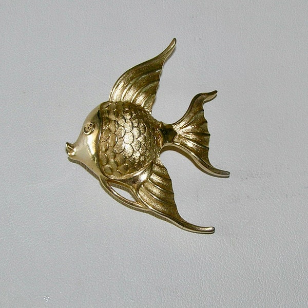 Crown TRIFARI Gold Tone Textured Fish Brooch/Pin