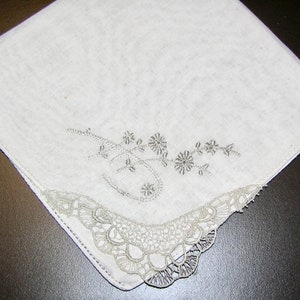 Perfect for Weddings or Brides!  Vintage White Embroidered Linen Handkerchief/Hanky with Lace Edge