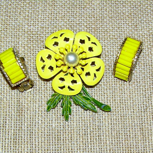 Adorable 1960s Vintage Bright Yellow Flower Brooch with Earrings/Clips