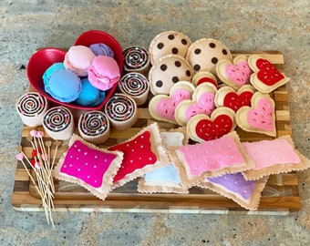 Felt Food - Shamrock Cookies - Chocolate Chip Cookies - Heart Shape Sugar Cookies - Macaroons - Pop Tarts - Cinnamon Rolls - Montessori Toys