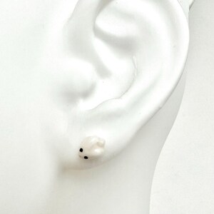 Pendientes de conejito de nieve / Regalo para amantes de los conejos / Joyas de porcelana / Pendientes blancos imagen 5