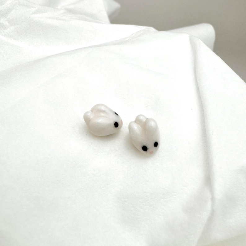 Pendientes de conejito de nieve / Regalo para amantes de los conejos / Joyas de porcelana / Pendientes blancos imagen 3