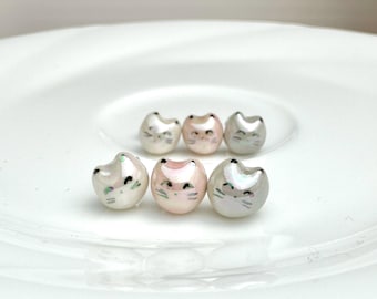 Pendientes de gato nacarados / Joyería de perlas de porcelana / Regalo para amantes de los gatos / Pendientes nacarados