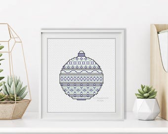 Motif Blackwork - Boule de Noël pourpre menthe poivrée
