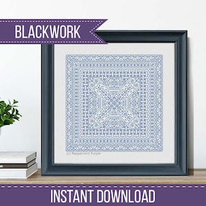 Puede incluir: Un patrón de bordado blackwork enmarcado en tonos azules. El diseño presenta un patrón geométrico con detalles intrincados. Las palabras "BLACKWORK" e "INSTANT DOWNLOAD" se muestran en la imagen.