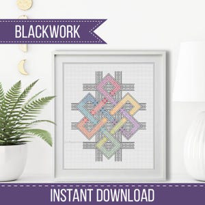 Op de afbeelding: Een ingelijst blackwork kruissteekpatroon met een kleurrijk, in elkaar grijpend geometrisch ontwerp. Het kunstwerk bevat de tekst "BLACKWORK" bovenaan en "INSTANT DOWNLOAD" onderaan, allemaal binnen een witte lijst.