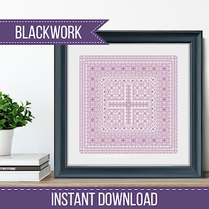 Puede incluir: Patrón de bordado blackwork enmarcado en tonos morados. El diseño presenta un motivo central de cruz rodeado de patrones geométricos y florales. Las palabras "BLACKWORK" e "INSTANT DOWNLOAD" se muestran en la imagen.