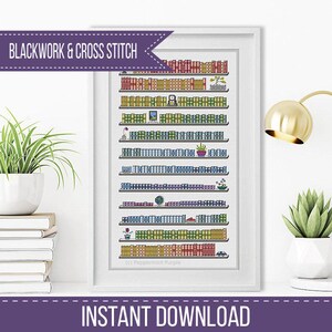 Op de afbeelding: Ingelijste kruissteekkunst met een gedetailleerd boekenplankontwerp. De planken zijn gevuld met kleurrijke boeken, planten en decoratieve items. De tekst "BLACKWORK & CROSS STITCH" en "INSTANT DOWNLOAD" worden weergegeven. Het kunstwerk zit in een witte lijst.