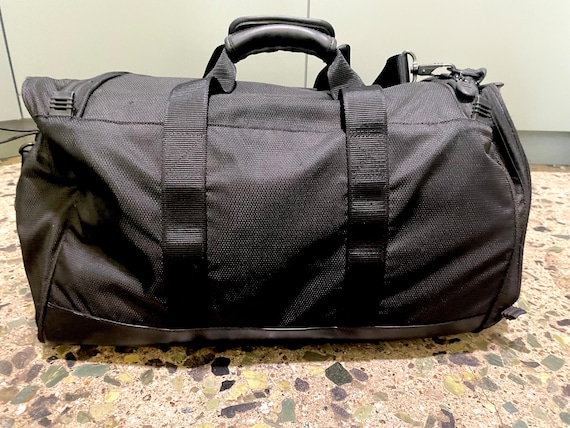 Tumi Duffle Gym Bag - Pre-owned # 624C Black Ballistic Nylon Bag
