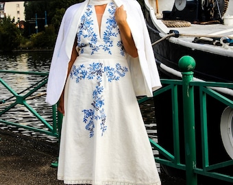 Robe ivoire brodée à la main, robe en lin évasée, robe de soirée, robe de mariée licou, robe licou, vêtement femme, robe ivoire femme