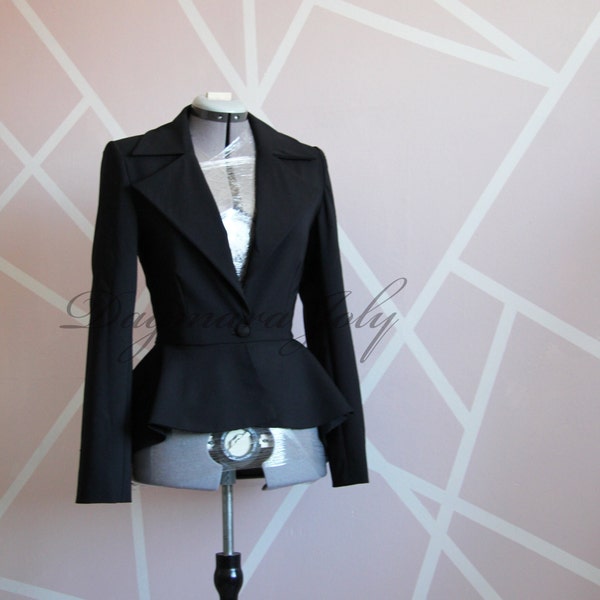 Veste à basque asymétrique, veste tailleur femme, blazer à basque femme,   vêtement femme, veste à boutonnage simple