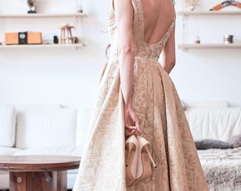 Golden Brocade Midi Dress: Sleeveless Fit & Flare Evening Gown
