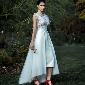 Vestido de novia: Vestido de novia sin mangas con adornos de perlas y cuentas