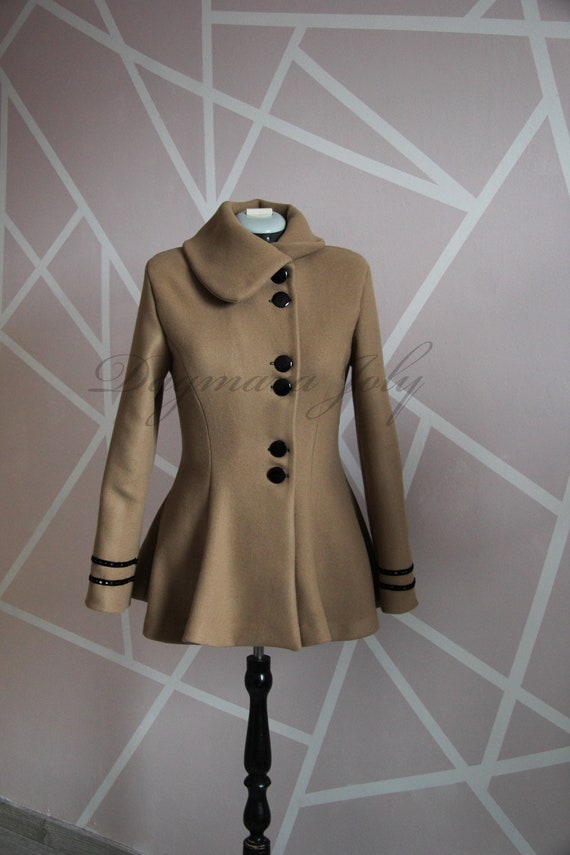 Short wrap coat