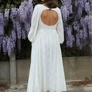 Vestido de novia midi de encaje: Vestido de novia de manga larga con espalda descubierta - Hecho a mano en Francia