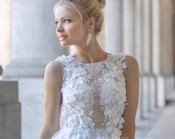 Robe blanche mi longue mariage, robe mariage ornée de perles, robe mariage civil, robe mariage dentelle sans manches