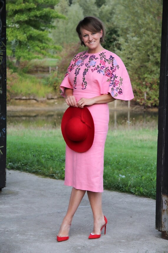 Below the knee gown 2025