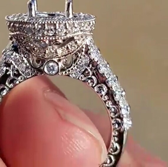 Round Antigue Style Ring Mounitng