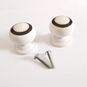 Vintage 1980s Balmoral ‘Warwick Blue’ porcelain wardrobe knobs