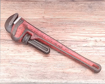 MONKEY WRENCH definition in American English