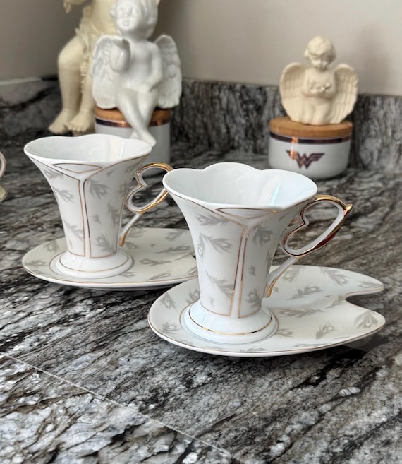 Vintage Gift Plus Fine Porcelain Tea Cup & Saucer, Large 4" Trumpet Cup, Gray Feather Pattern Gold Gilt Trim, Heart Shaped Palette Saucer