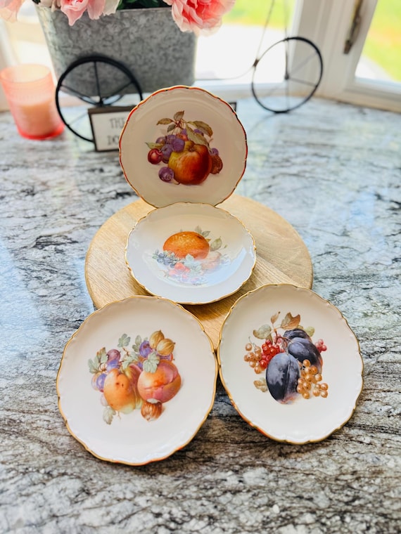 Set (4) Vintage Schumann Arzberg Fruit Dessert Plates, Hand Decorated Bavarian Fine Porcelain, Scalloped Gold Gilt Rim Germany,c. 1950-1960