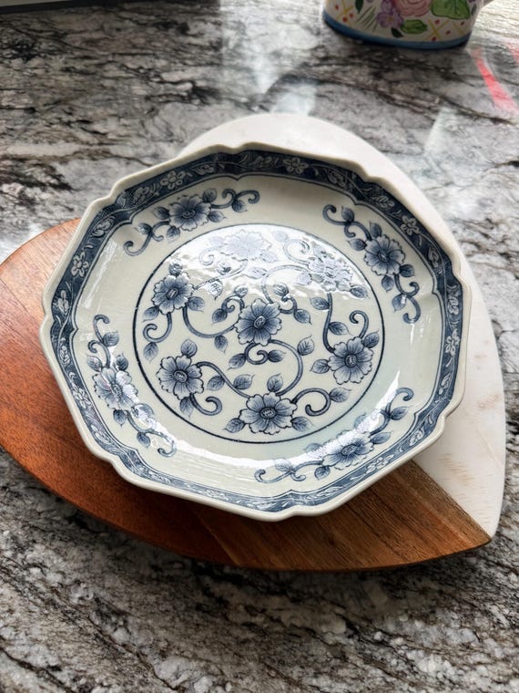 Vintage Imari Hand-Painted Asian Chinoiserie. Donburi Bowl. Blue and White Crosshatched With Scalloped Rim Design. Textured Glaze surface.