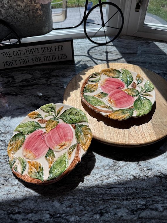 Set of 2 Vintage Takahashi San Francisco Majolica Apple Plates – Hand Painted Ceramic Relief Salad Dessert Plates, 3D Raised Leaf Fruit Bord