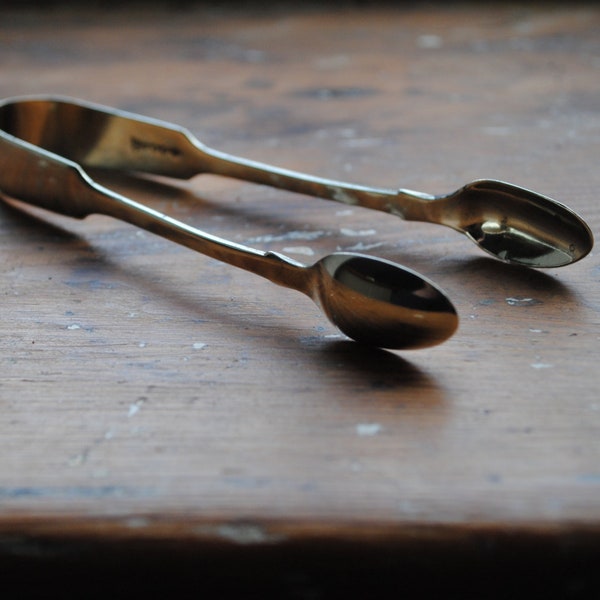 Very pretty pair of Silver Plated Sugar Tongs c1900