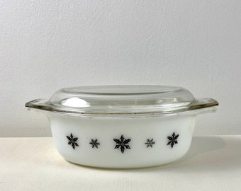 Casserole Dish by JAJ Pyrex Snowflake pattern c1960s