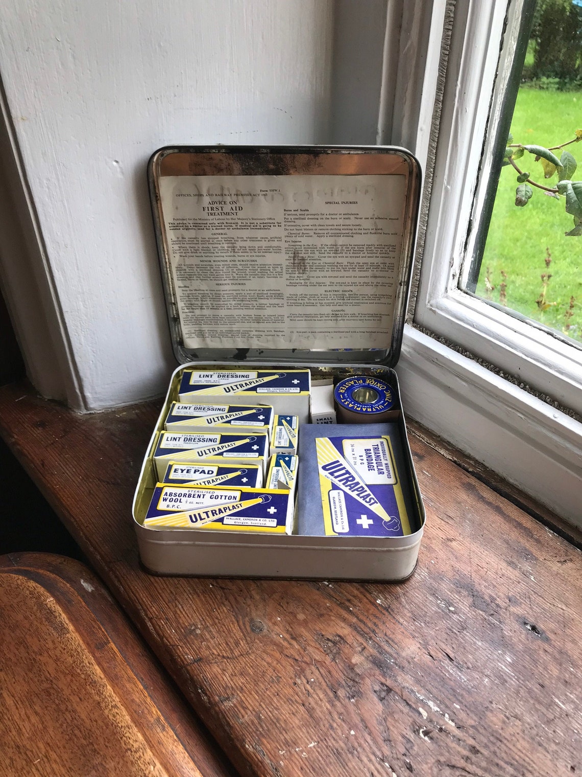 Vintage First aid kit and original contents 1950s Wallace image 0
