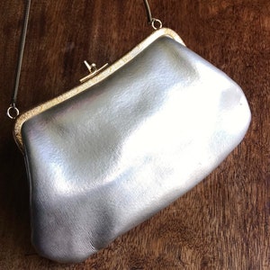 1950s Gold Evening Bag with Enamelled Hand mirror Vintage Clutch Bag Evening Bag Hand Bag Rockabilly Pin Up Girl image 4
